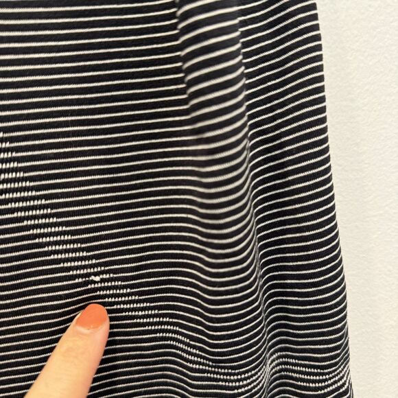 Lululemon Top Swiftly Relaxed-Fit Short Sleeve T-Shirt Black Stripe Women sz 6 - Picture 3 of 7